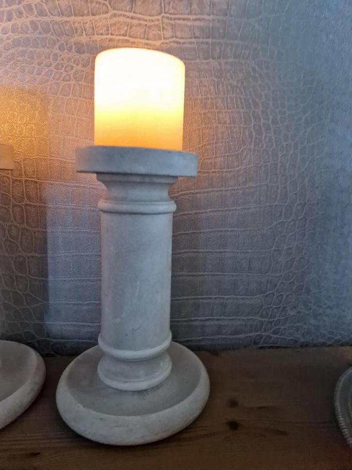 Kandelaars 2 stuks van een aparte houtsoorten komt uit India, Huis en Inrichting, Woonaccessoires | Kandelaars en Kaarsen, Gebruikt