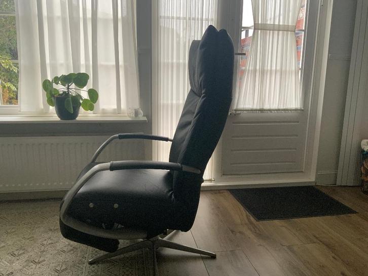 2 zwart leren relax draai fauteuils, Huis en Inrichting, Fauteuils, Zo goed als nieuw, Leer, Metaal, 50 tot 75 cm, Minder dan 75 cm