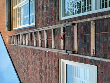 Houten schilders ladder.  beschikbaar voor biedingen
