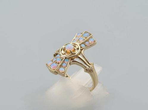 Gouden Vintage ring met edelsteen opaal. 2022/568., Sieraden, Tassen en Uiterlijk, Antieke sieraden, Ring, Goud, Met edelsteen