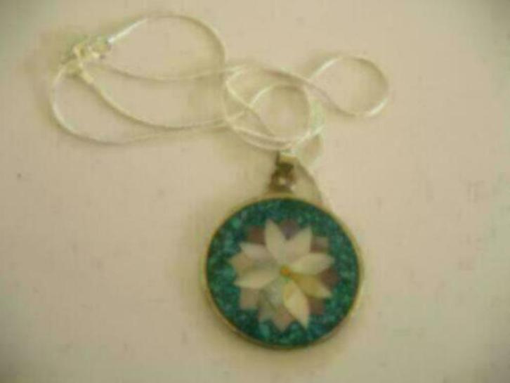 Een Zilveren ketting en Hanger met Parelmoer en Turquoise, Sieraden, Tassen en Uiterlijk, Antieke sieraden, Hanger, Zilver, Met edelsteen