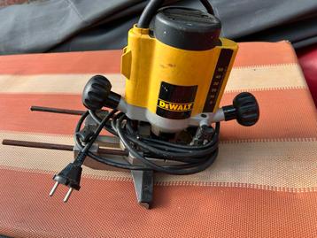 Dewalt DW613 Bovenfrees beschikbaar voor biedingen