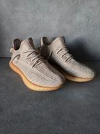 Adidas Yeezy  Maat 44, Bruin, Ophalen of Verzenden, Adidas, Sneakers of Gympen