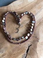 Nieuw! Dubbele l.bruine schelp/ parel ketting, Ophalen of Verzenden, Nieuw, Overige kleuren