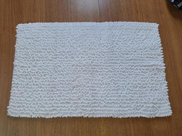 Badmat wit 50 x 80 cm beschikbaar voor biedingen