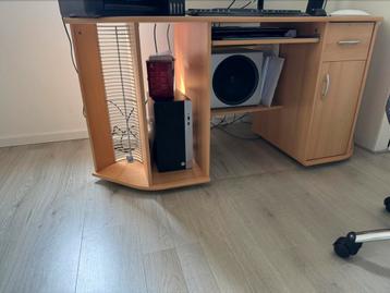 Hoekbureau eiken met kade en kast beschikbaar voor biedingen