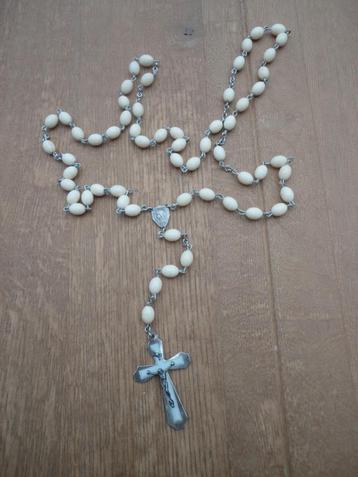 Mooie rozenkrans, paternoster ter decoratie bij kerst beschikbaar voor biedingen