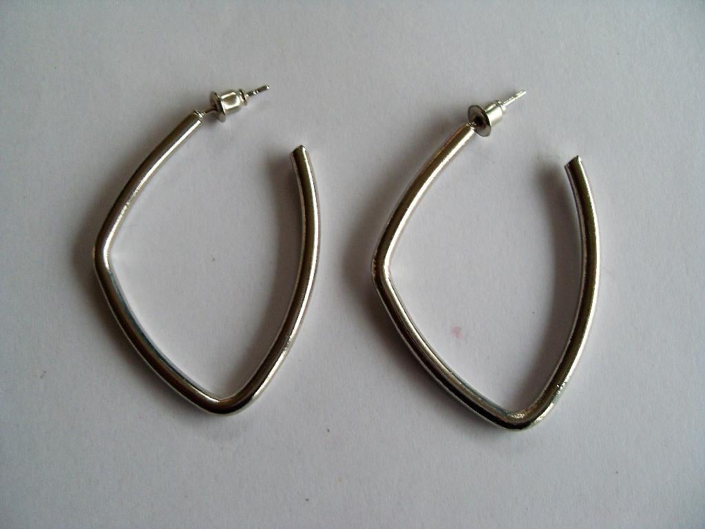 Oorbellen zilverkleur / creolen - NIEUW !!!, Overige materialen, Hangers, Nieuw, Ophalen of Verzenden