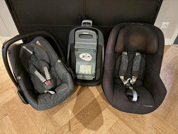 Maxi Cosi Pebble + isofix base + opvolg zitje beschikbaar voor biedingen