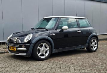 Mini 1.6 16V Cooper 2003 Zwart - NAP, Airco, APK 07-2026 beschikbaar voor biedingen