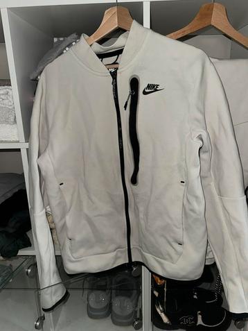 Nike Tech Fleece - Perfect voor elke dag! beschikbaar voor biedingen