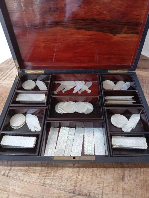 74antieke Japanse parelmoeren Fiches of gaming chips in kist, Antiek en Kunst, Curiosa en Brocante, Ophalen of Verzenden