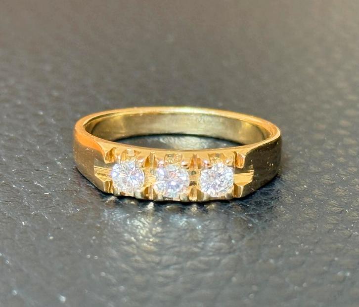 18K gouden ring met 3 natuurlijke diamanten en certificaat, Sieraden, Tassen en Uiterlijk, Ringen, Dame, 17 tot 18, Goud, Met edelsteen