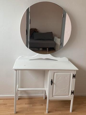 Lage kaptafel (voor kind) beschikbaar voor biedingen