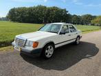 MERCEDES-BENZ W124 200D OLDTIMER BELASTINGVRIJ DIESEL, Auto's, 4 cilinders, Wit, Particulier, Sedan