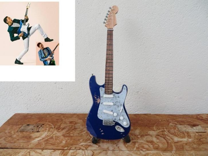 miniatuur gitaar Fender Stratocaster Blue Cory Wong, Verzamelen, Muziek, Artiesten en Beroemdheden, Nieuw, Pop, Beeldje of Miniatuur
