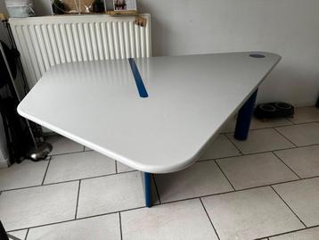 Castelijn Vlieger eettafel - Designer tafel beschikbaar voor biedingen