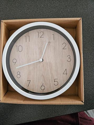 Mooie Analoge Wandklok - Nieuw in Doos! beschikbaar voor biedingen