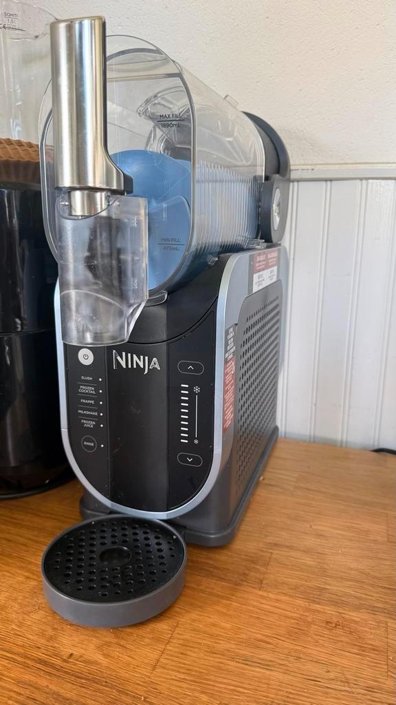 Ninja Slushi Machine - Zo Goed Als Nieuw!, Witgoed en Apparatuur, IJsmachines, Zo goed als nieuw, Ophalen
