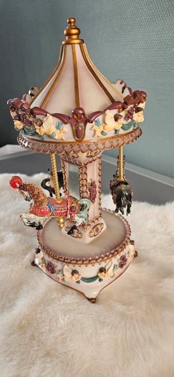 Muziekdoos Carrousel met Paarden beschikbaar voor biedingen