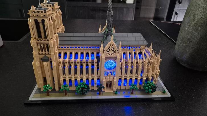 Lego Architecture Notre Dame (met LED), Kinderen en Baby's, Speelgoed | Duplo en Lego, Zo goed als nieuw, Lego, Complete set, Ophalen of Verzenden