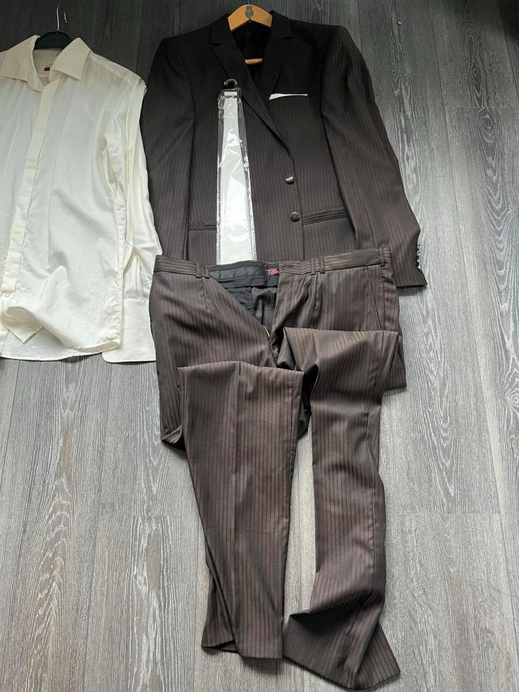 Trouwpak / Verkleedkostuum, Kleding | Heren, Kostuums en Colberts, Gedragen, Overige maten, Bruin, Ophalen of Verzenden