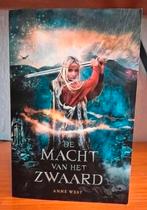 Anne West - De macht van het zwaard, Ophalen of Verzenden, Zo goed als nieuw, Anne West