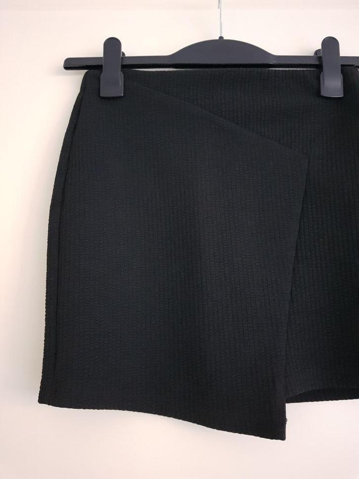 Asymmetrische rok / rokje -- maat S / 36 -- Bershka (nieuw!), Kleding | Dames, Rokken, Nieuw, Maat 36 (S), Zwart, Boven de knie