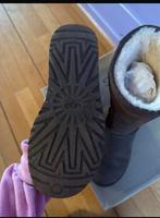 Donkerbruine UGG Laarzen - Maat 37, Kleding | Dames, Schoenen, Hoge laarzen, UGG, Bruin, Ophalen of Verzenden