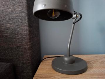 Mooie Bureaulamp - Grijs beschikbaar voor biedingen