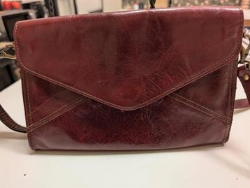 Mooie leren roodbruine envelop tas; clutch met schouderriem  beschikbaar voor biedingen