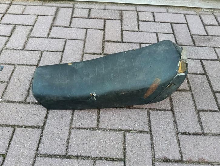 Gebruikte Zundapp Zadel - met sporen, Fietsen en Brommers, Brommeronderdelen | Zundapp, Gebruikt, Zadel, Ophalen