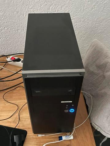 Pc met toetsenbord beschikbaar voor biedingen