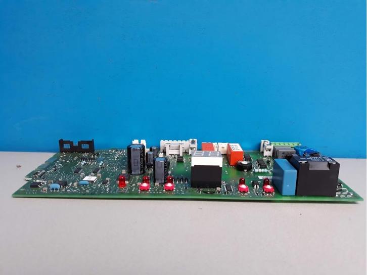 Printplaat Bosch HRC 42  Art.nr: 87483005470, Doe-het-zelf en Verbouw, Verwarming en Radiatoren, Nieuw, Cv-ketel of Combi-ketel