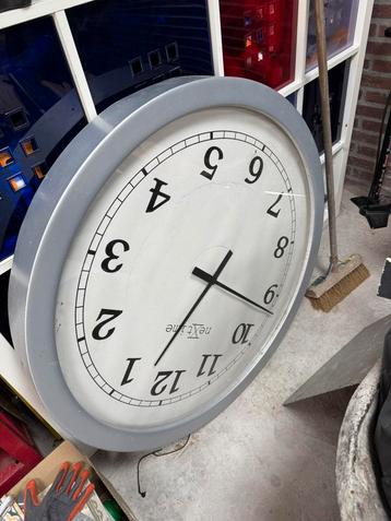 *gratis* klok doorsnede 95cm beschikbaar voor biedingen