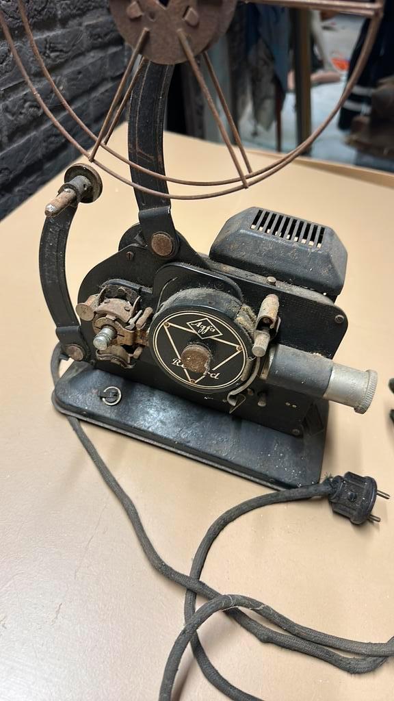 Oude Agfa record filmprojector, Verzamelen, Film en Tv, Gebruikt, Film, Gebruiksvoorwerp, Ophalen
