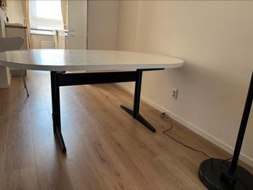 Eetkamertafel  beschikbaar voor biedingen