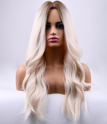 Lange Blonde Vrouwen Pruik Met Slag Dames Golven Blond Haar beschikbaar voor biedingen