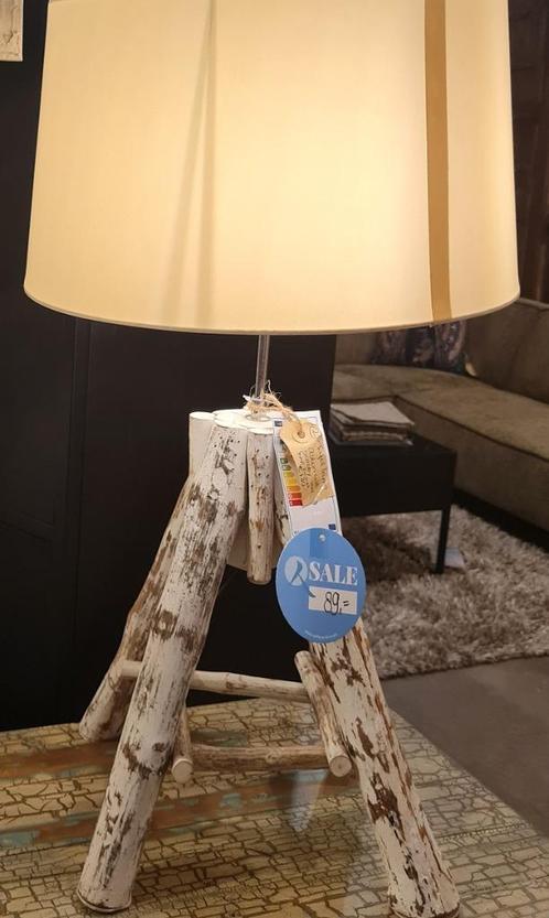 Houten tafellap met witte kap | Showroommodel Houtmijn, Huis en Inrichting, Lampen | Tafellampen, Nieuw, 50 tot 75 cm, Hout, Stof