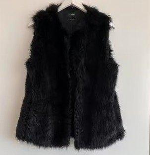 KASTOPRUIMING zwarte FAUX FUR bodywarmer merk BERSHKA mt L, Kleding | Dames, Bodywarmers, Nieuw, Maat 42/44 (L), Zwart, Ophalen of Verzenden