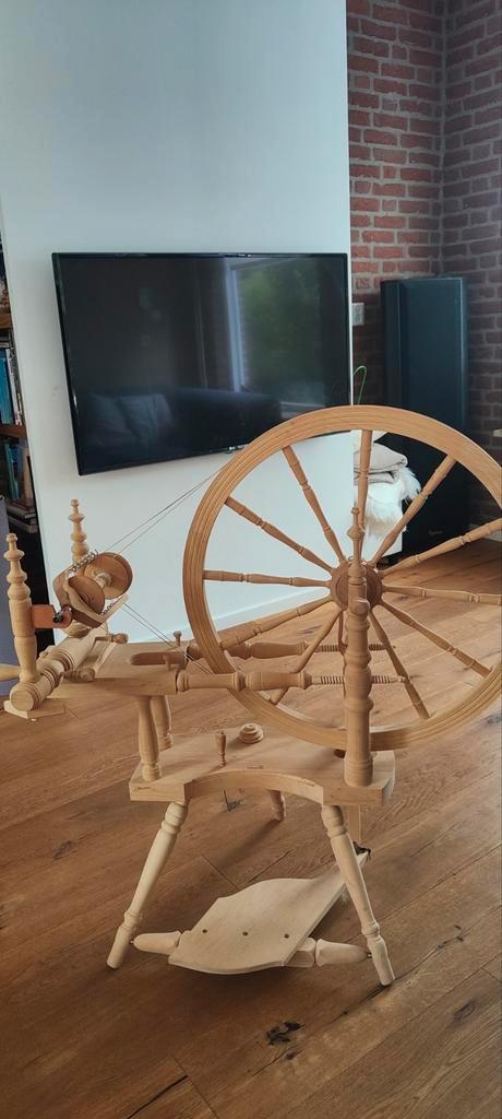 Kromski Symphony – Spinnewiel in nieuwstaat, Hobby en Vrije tijd, Spinnewielen en Spinnen, Zo goed als nieuw, Spinnewiel, Ophalen