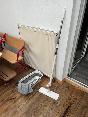 dweil met emmer beschikbaar voor biedingen