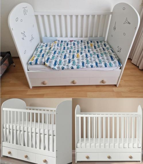 IKEA GONATT babybed / cot + matras & beddengoed, Kinderen en Baby's, Kinderkamer | Bedden, Zo goed als nieuw, Minder dan 140 cm