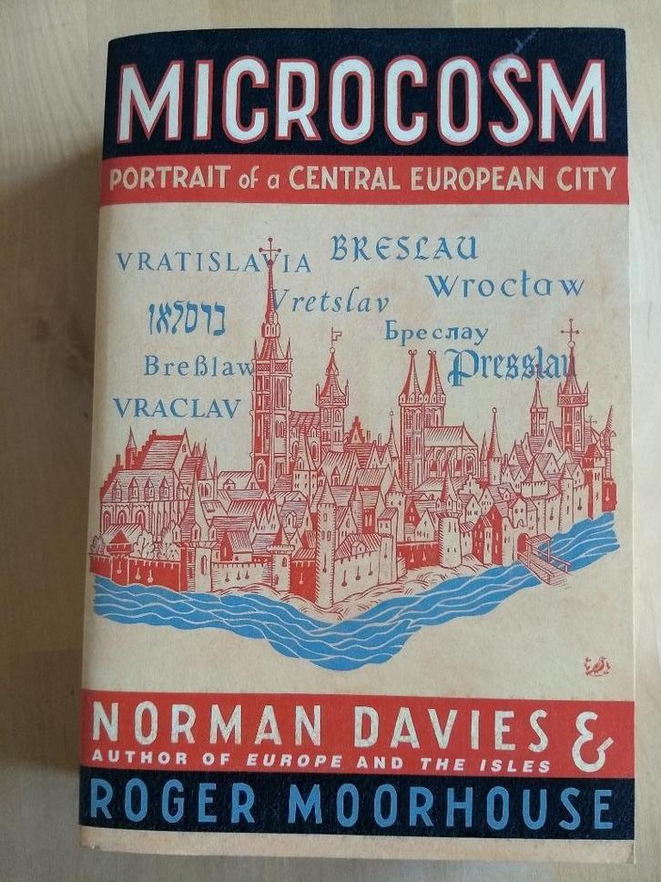 Davies en Moorhouse, Microcosm, Boeken, Politiek en Maatschappij, Zo goed als nieuw, Overige onderwerpen, Europa, Ophalen of Verzenden