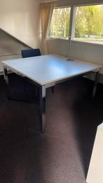 Witte vierkante tafel met chroom onderstel, Huis en Inrichting, Tafels | Eettafels, Overige materialen, 100 tot 150 cm, Modern