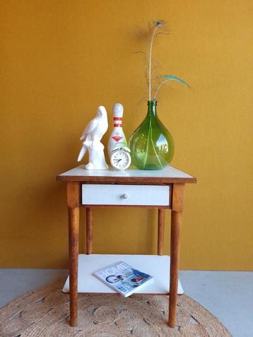 Brocante vintage keuken tafeltje met formica blad, tafel beschikbaar voor biedingen