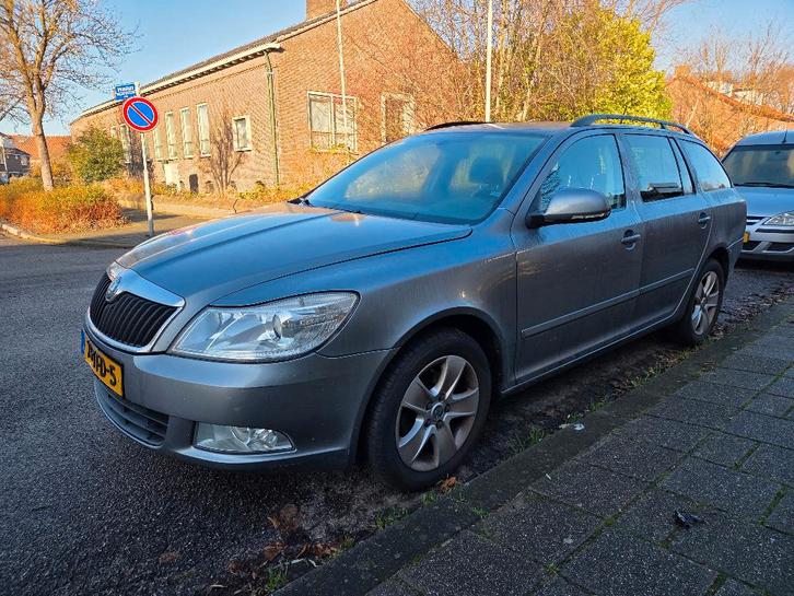 Skoda Octavia 1.6 TDI 77KW Combi Greentech 2012 Grijs, Auto's, Skoda, Particulier, Octavia, Diesel, B, Stationwagon, Handgeschakeld