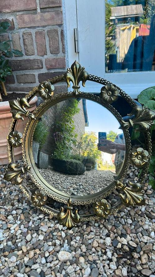 Vintage Hollywood Regency ronde spiegel bloem & lelie rand, Huis en Inrichting, Woonaccessoires | Spiegels, Minder dan 50 cm, Minder dan 100 cm