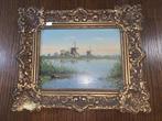 Schilderijtje met molens aan het water in gouden lijst, Ophalen of Verzenden