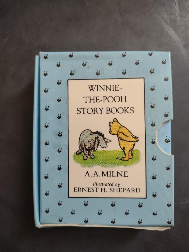 A.A. Milne - Winnie the Pooh story books - part 1, Ophalen of Verzenden, Gelezen, A.A. Milne